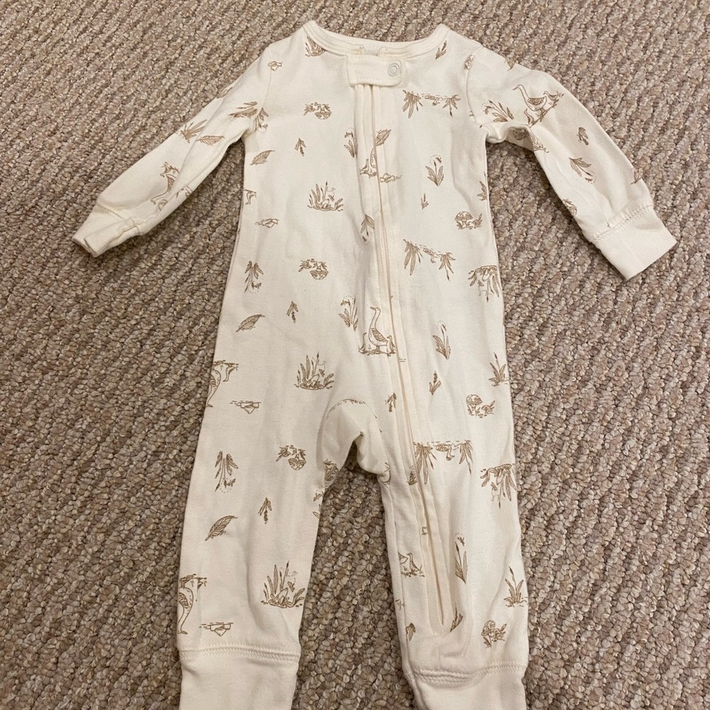 Carter’s Baby Girl Size 6 months Lot of Clothing Pants, Top, Footie Pajamas - Picture 6 of 11